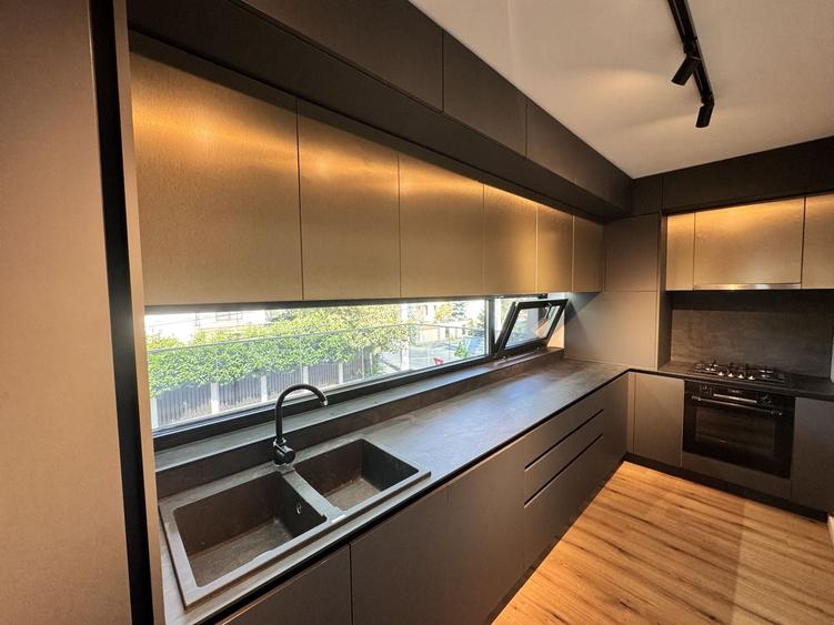Apartament cu 4 camere semidecomandat în Iancu Nicolae