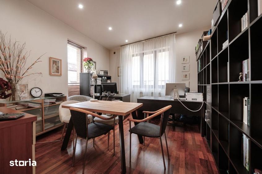 Casă cu 7 camere cu Teren 524 Mp în Central