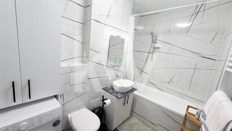 Apartament cu 2 camere decomandat în Tractorul