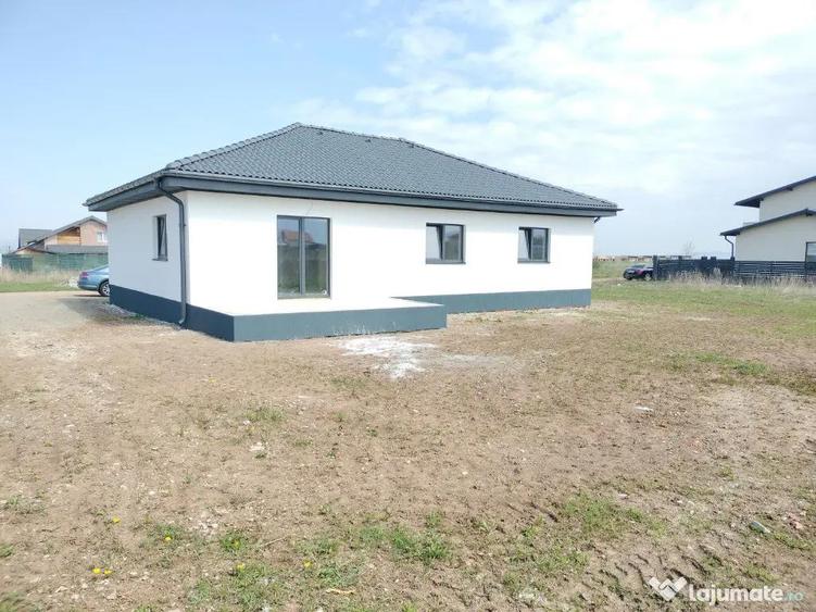 Casă cu 4 camere cu Teren 350 Mp în Tărlungeni