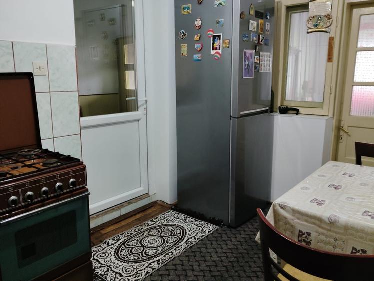 Casă cu 4 camere cu Teren 200 Mp în Central