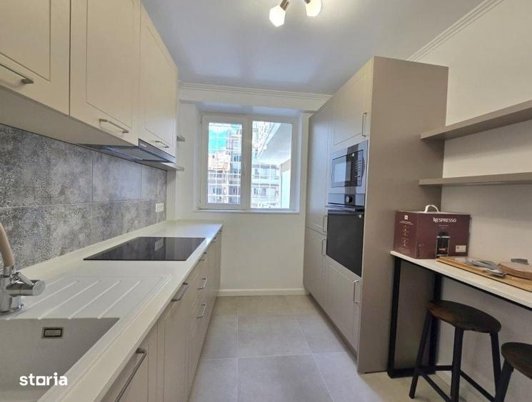 Apartament cu 3 camere semidecomandat în Calea Victoriei