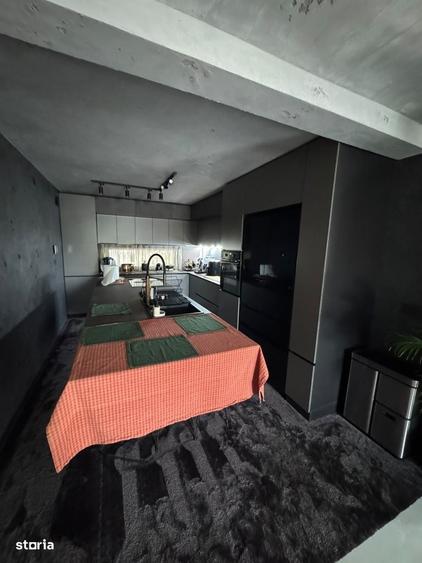 Casă cu 4 camere în Argeșelu