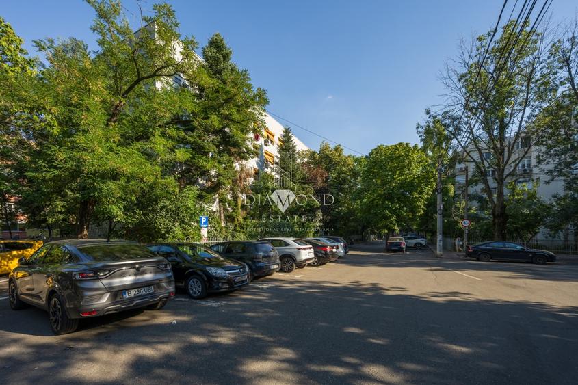 Apartament cu 3 camere decomandat, mobilat în Titan