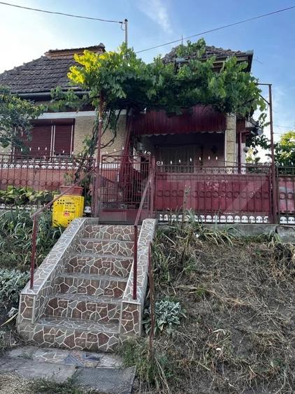 Casa de locuit in Valea Larga, cu teren generos de 5.100 mp - 2