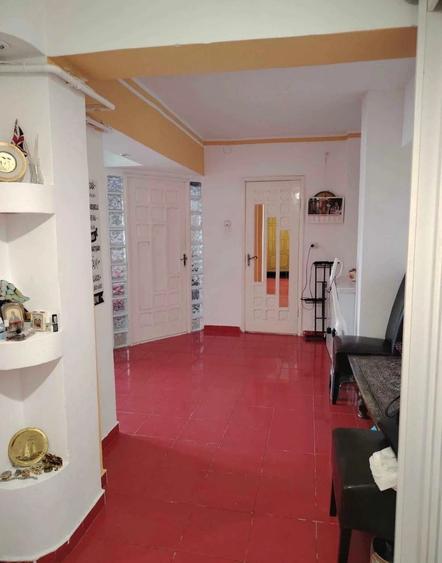 Apartament cu 3 camere decomandat în Dacia