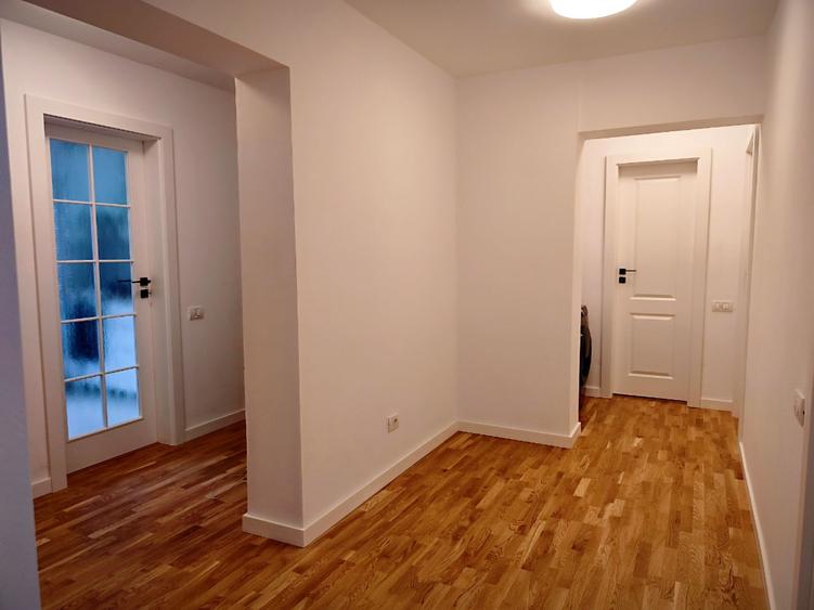 Casă cu 4 camere decomandat în Romană