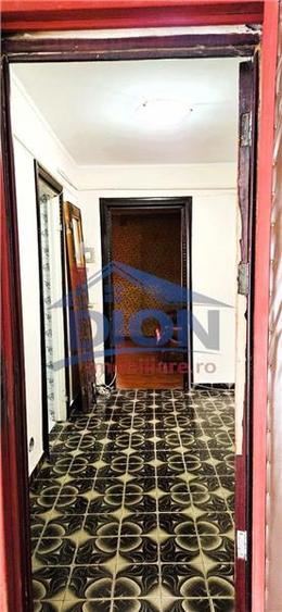 Apartament cu 3 camere decomandat în Drumul Taberei