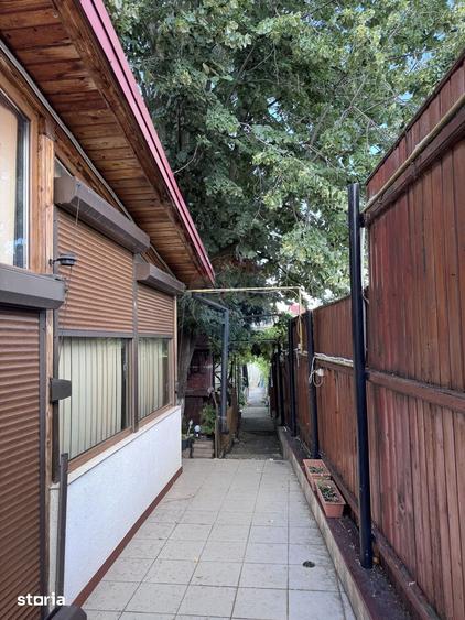 Casă cu 7 camere cu Teren 607 Mp în Central
