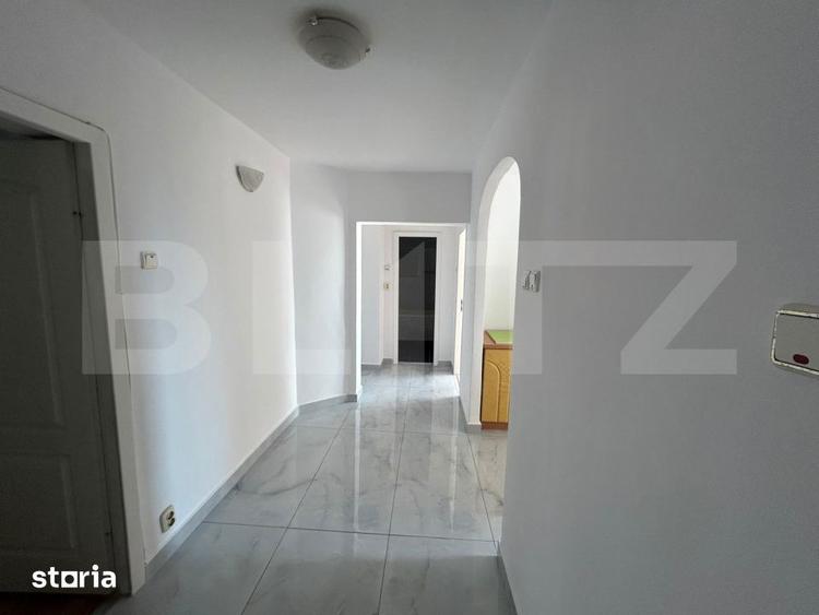 Apartament cu 3 camere decomandat în Micro 11