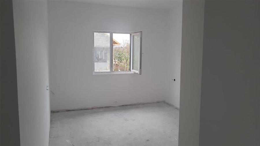 Casă individuală cu 3 camere cu Teren 230 Mp în Lumina
