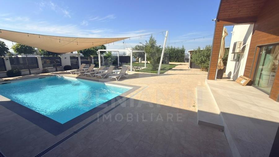 Casă individuală cu 6 camere cu Piscina în Cârcea