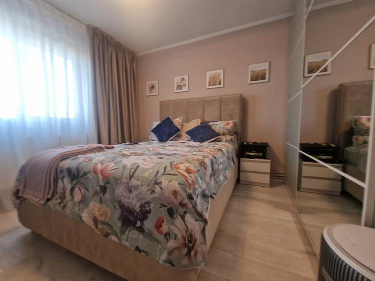 Apartament cu 3 camere decomandat în CET