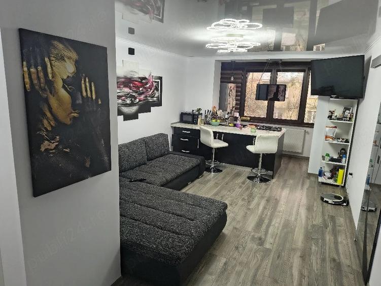 Apartament cu 3 camere decomandat în Central