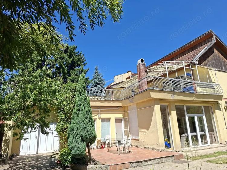 Casă cu 6 camere cu Teren 1000 Mp în 14 Mai