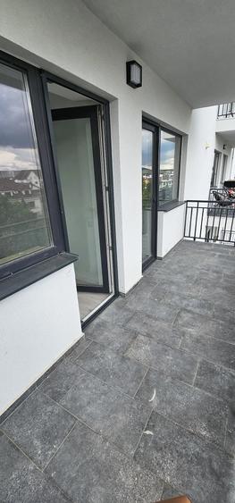 Apartament cu 2 camere decomandat în Tractorul