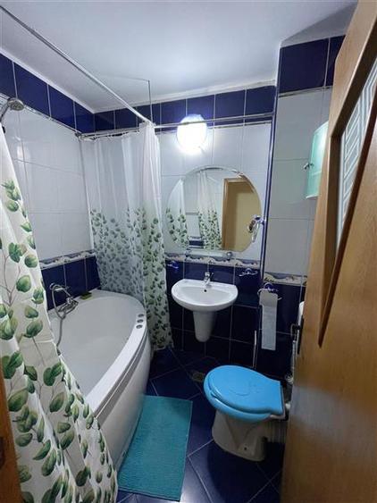 Apartament cu 3 camere semidecomandat în Mihai Bravu