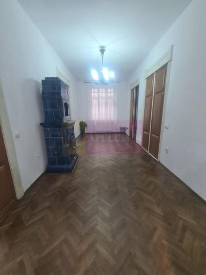 Casă individuală cu 3 camere cu Canalizare în Central