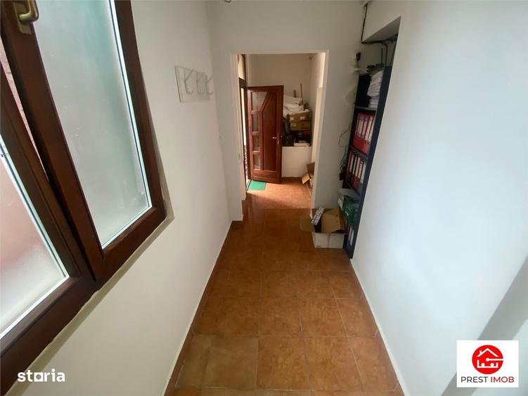 Spațiu comercial, de 100 mp, în Central
