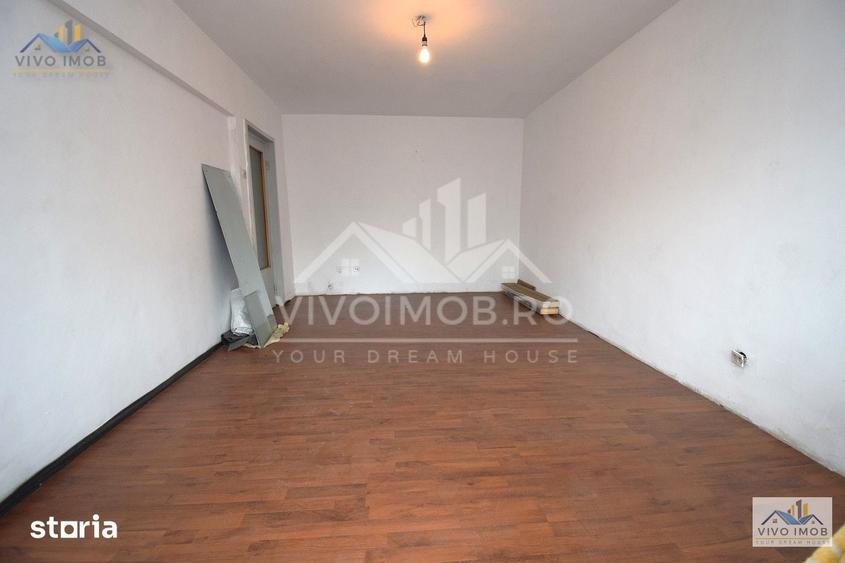 Apartament cu 3 camere în Tei