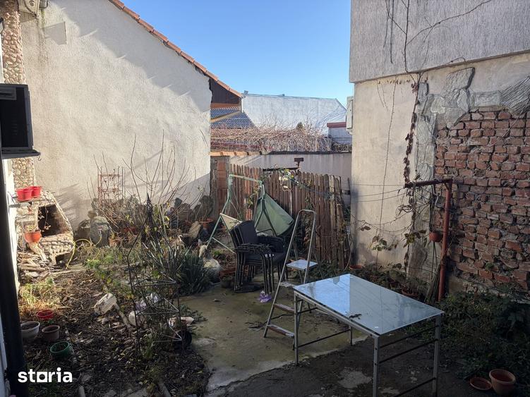 Casă cu 6 camere cu Teren 180 Mp în Central