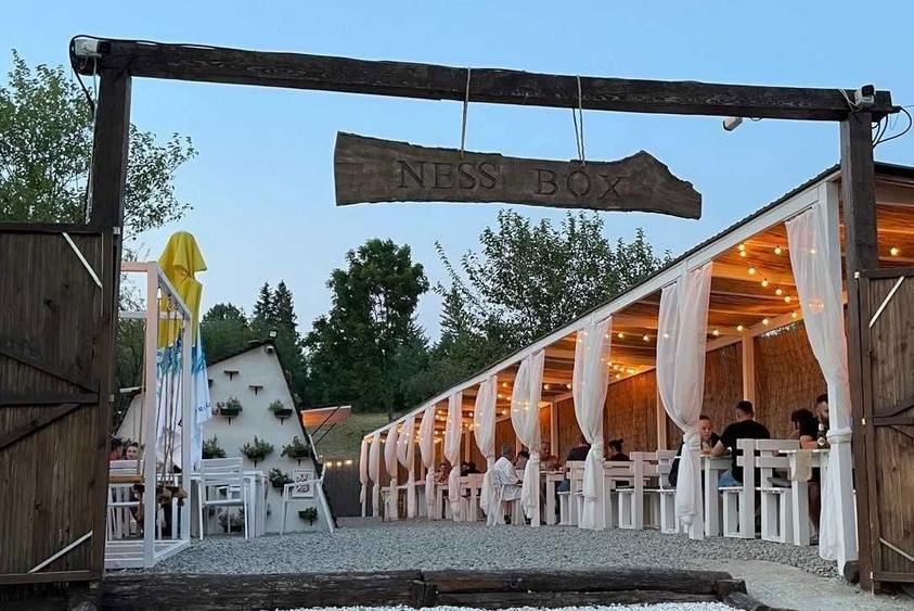 Proprietate turistica cu restaurant functional langa CheileNerei+teren - 8