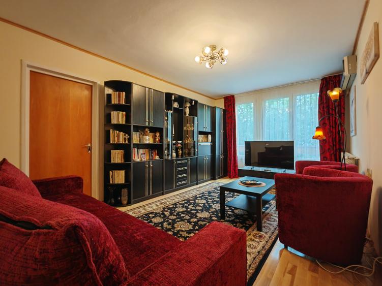 Apartament cu 3 camere semidecomandat în Titan