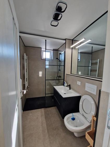 Apartament cu 3 camere decomandat în Faleza Nord