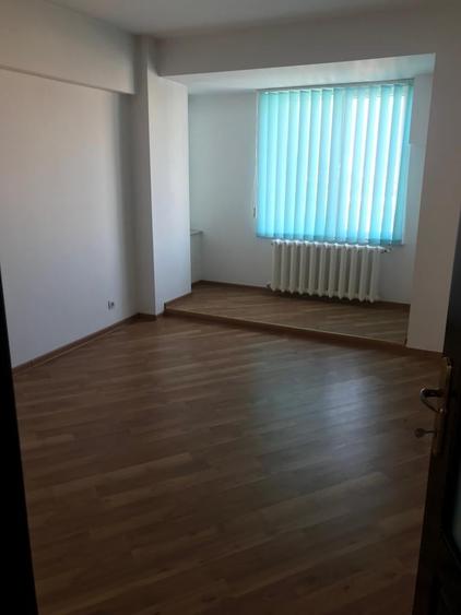 Apartament cu 4 camere în Ultracentral