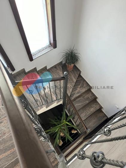 Casă individuală cu 5 camere cu Canalizare în Dezmir
