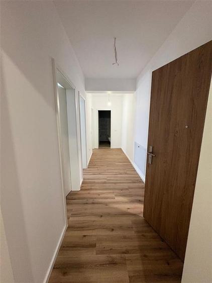 Apartament cu 2 camere decomandat în Tractorul
