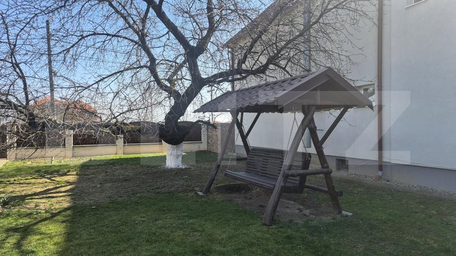 Casă individuală cu 5 camere cu Canalizare în Lazuri