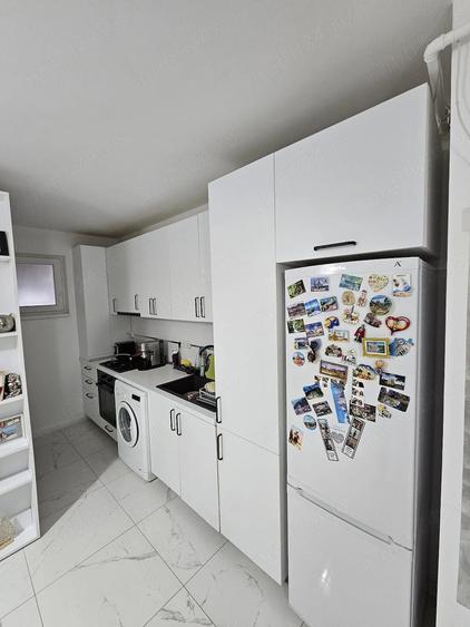 Apartament cu 3 camere semidecomandat în Florești
