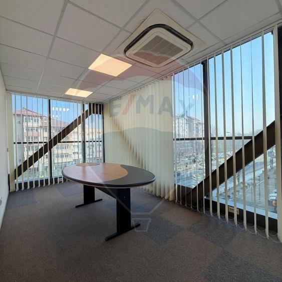 Birou, de 182.4700012207 mp, în Băneasa