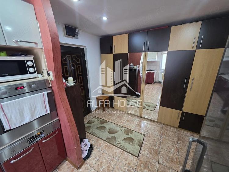 Apartament cu 3 camere semidecomandat în Govândari