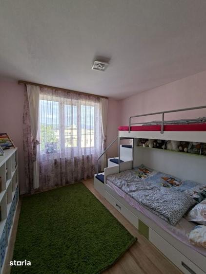 Apartament cu 4 camere decomandat în Progresul