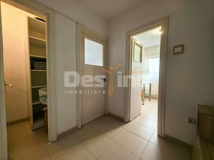 Apartament cu 3 camere semidecomandat, mobilat în Palat