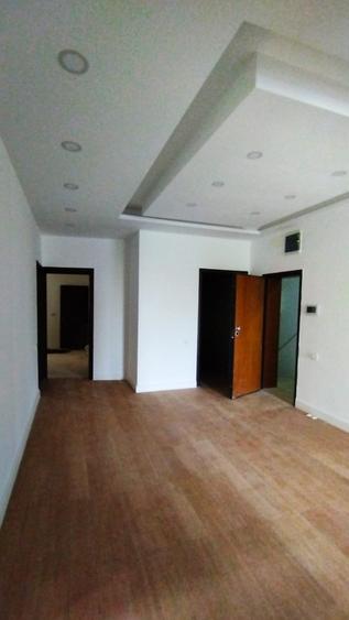 Apartament cu 4 camere semidecomandat în Herăstrău