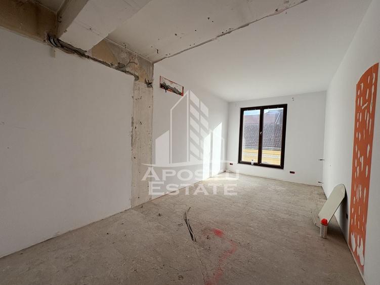 Apartament cu 3 camere decomandat în P-ța Unirii