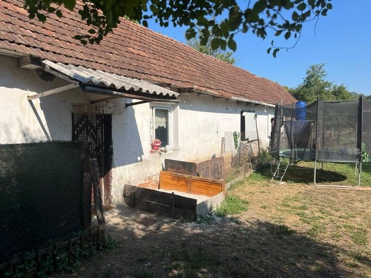 Teren de 1100 mp, în Săvârșin