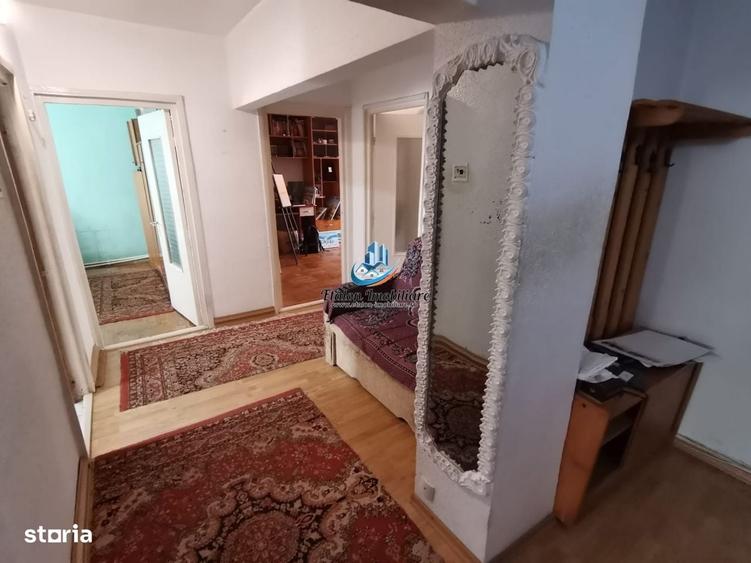 Apartament cu 3 camere decomandat în Sărata