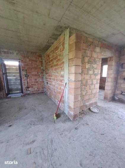 Casă cu 4 camere cu Teren 1600 Mp în Central