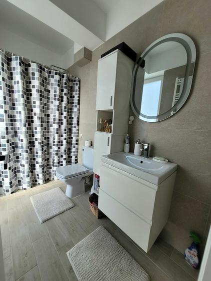 Apartament cu 3 camere semidecomandat în Nord