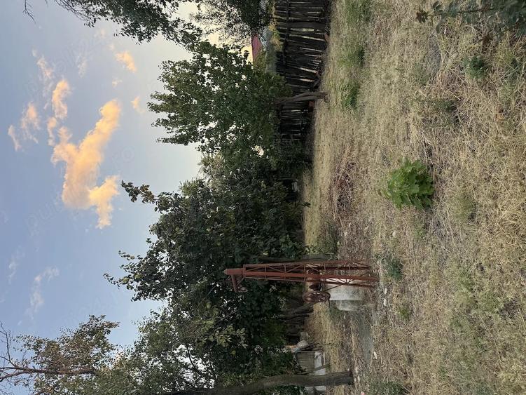 Teren de 1000 mp, în Redea