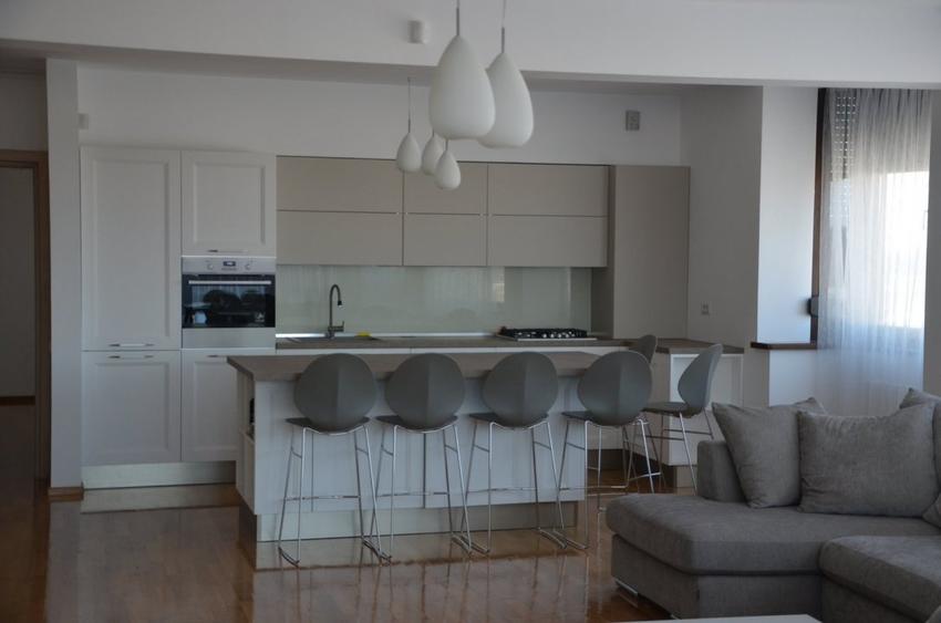 Apartament cu 3 camere decomandat, mobilat în Grădina Icoanei