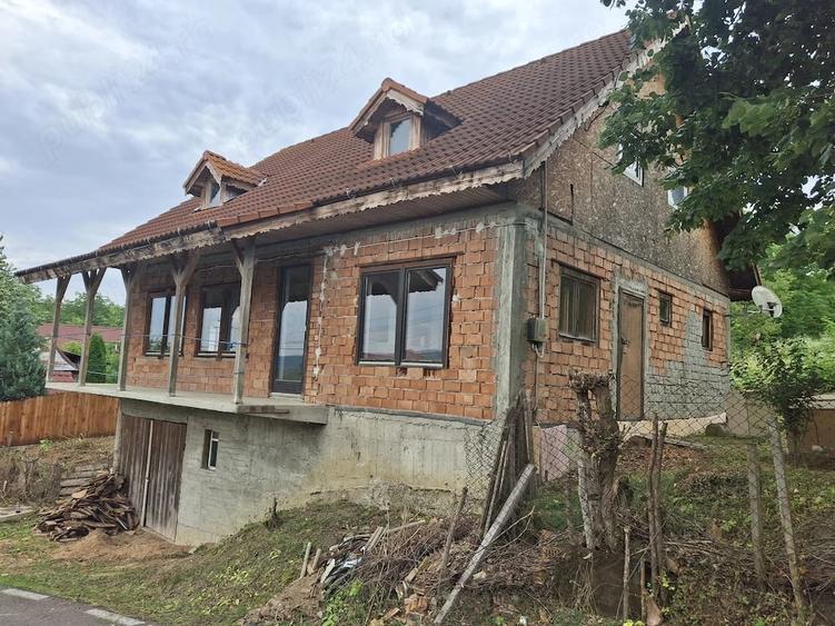 Casă cu Teren 430 Mp în Măgura