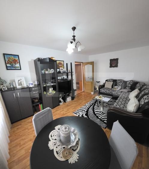 Apartament spațios, de vanzare, cu 4 camere, zona Han - 1