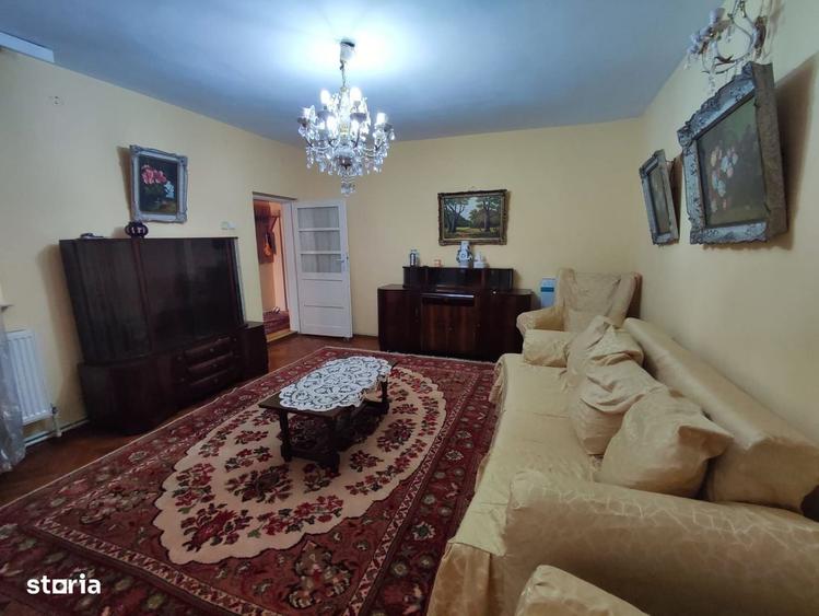 Casă cu 3 camere semidecomandat în Viile Noi