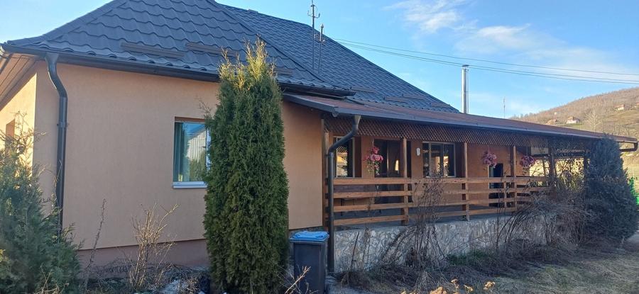 Casă cu 3 camere în Valea Iadului