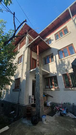 Casă cu 5 camere cu Teren 300 Mp în Central